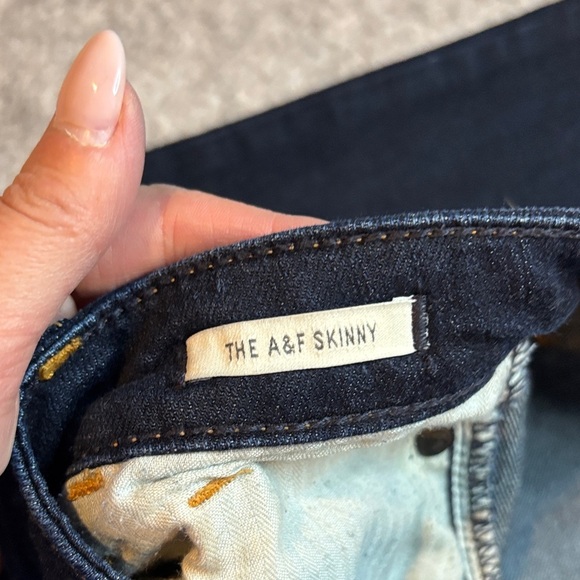 Abercrombie & Fitch Skinny Jeans Dark Wash Size 4S (27/31) 👖✨ - Picture 9 of 12